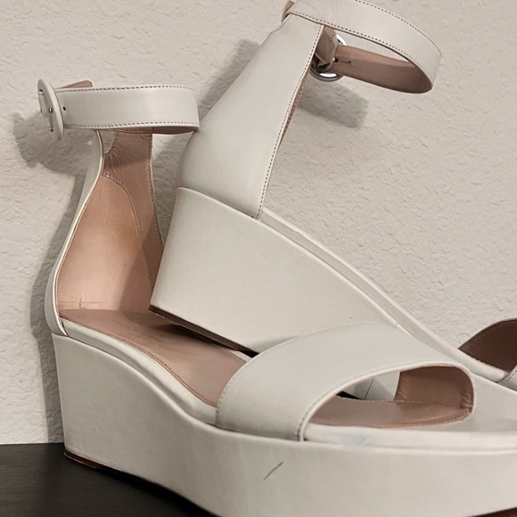 Stuart Weitzman Capri Wedge Sandal in White 9.5 - Picture 2 of 12